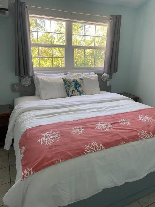 Beautiful Villa Just Steps Away From The Beach! George Town Extérieur photo