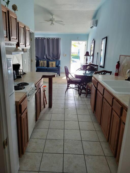 Beautiful Villa Just Steps Away From The Beach! George Town Extérieur photo