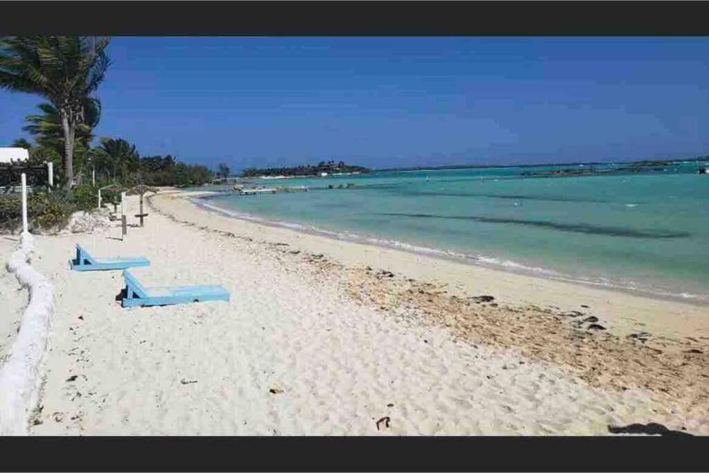 Beautiful Villa Just Steps Away From The Beach! George Town Extérieur photo